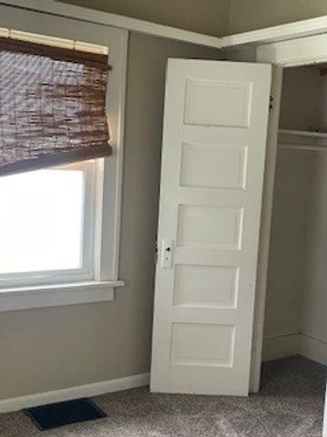905 12th St NE, Cedar Rapids, IA 52402