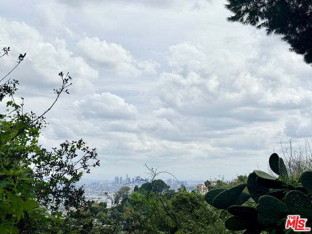 8468 Elusive Dr, Los Angeles, CA 90046