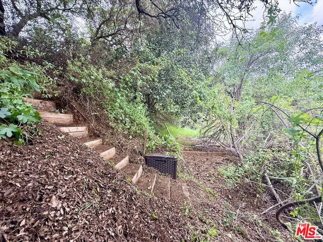 8468 Elusive Dr, Los Angeles, CA 90046