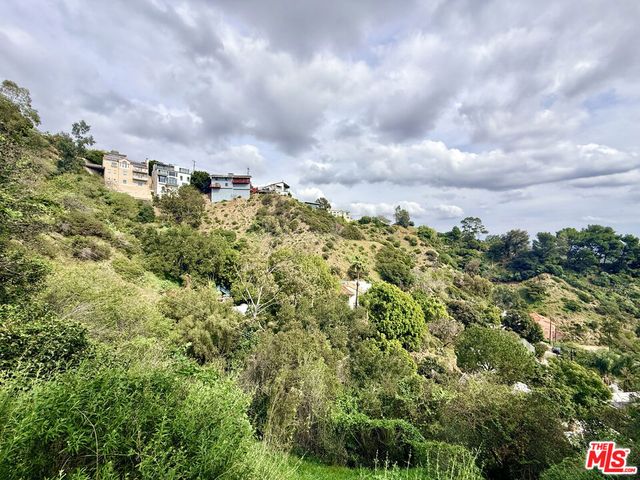 8468 Elusive Dr, Los Angeles, CA 90046