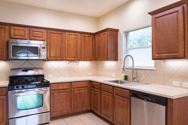102 Buck Shot CT, Bastrop, TX 78602