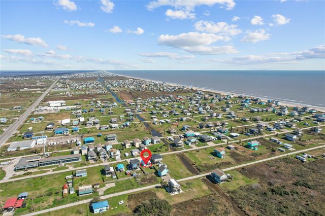 957 S Tinkle Lane, Crystal Beach, TX 77650