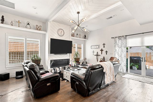 2080 Holt Way, Grapevine, TX 76051