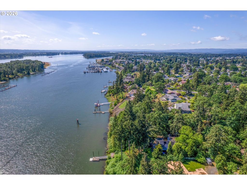 River Cliffs Dr, St Helens, OR 97051
