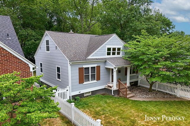 1044 Breton Road Se, East Grand Rapids, MI 49506