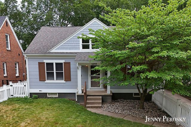 1044 Breton Road Se, East Grand Rapids, MI 49506