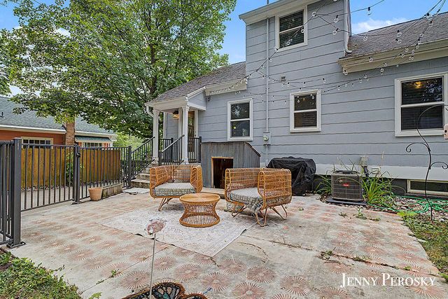 1044 Breton Road Se, East Grand Rapids, MI 49506