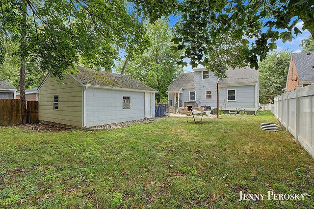 1044 Breton Road Se, East Grand Rapids, MI 49506