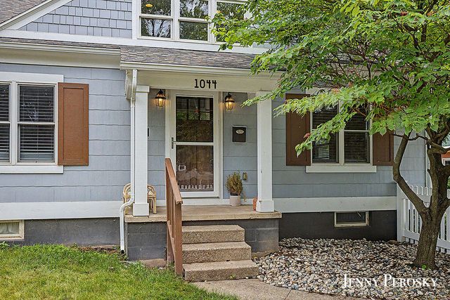 1044 Breton Road Se, East Grand Rapids, MI 49506