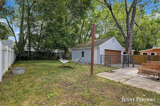 1044 Breton Road Se, East Grand Rapids, MI 49506