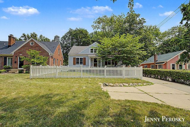 1044 Breton Road Se, East Grand Rapids, MI 49506