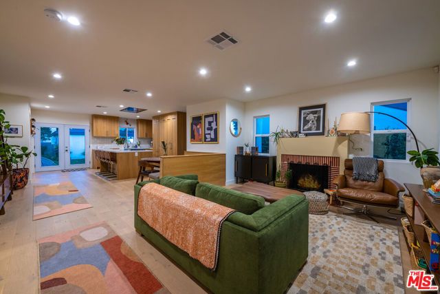 1008 N Catalina Street, Burbank, CA 91505