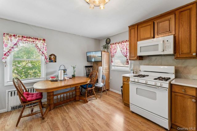 6 Forest Avenue, Valley Stream, NY 11581