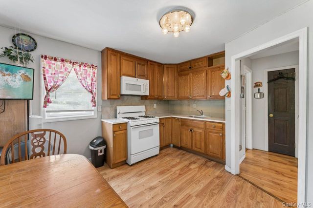 6 Forest Avenue, Valley Stream, NY 11581