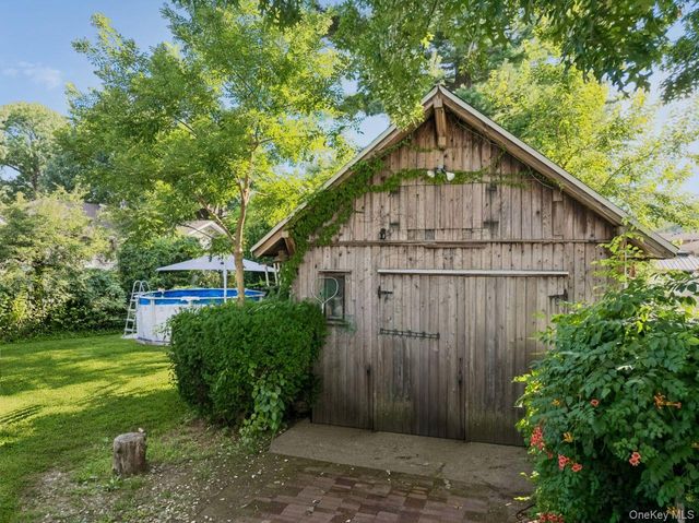 6 Forest Avenue, Valley Stream, NY 11581