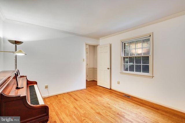 1427 LAUREL RD, Vienna, VA 22182