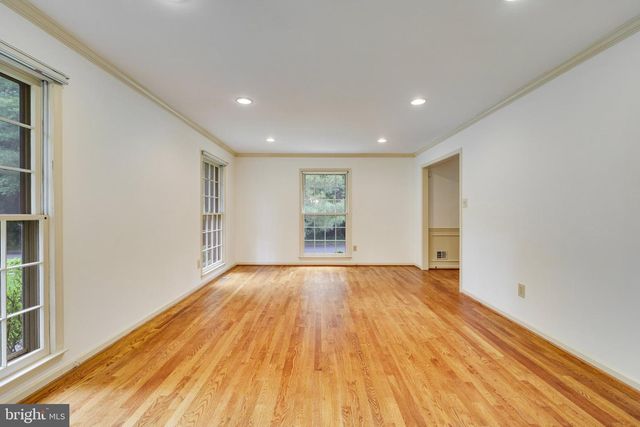 1427 LAUREL RD, Vienna, VA 22182