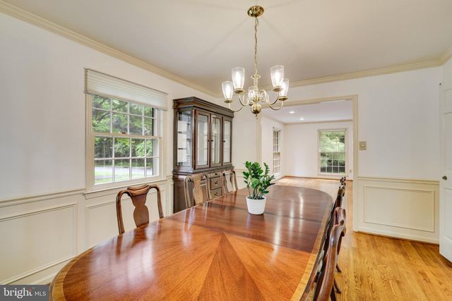 1427 LAUREL RD, Vienna, VA 22182