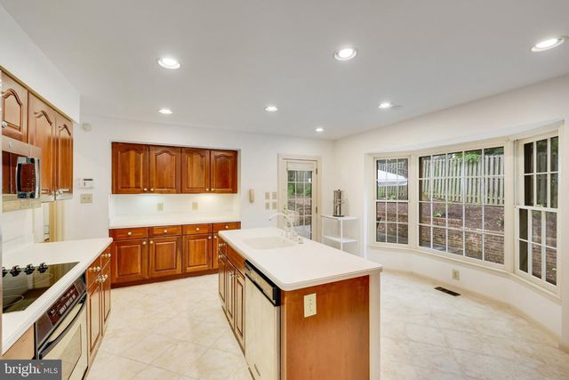 1427 LAUREL RD, Vienna, VA 22182