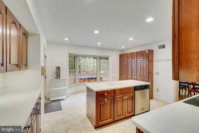 1427 LAUREL RD, Vienna, VA 22182