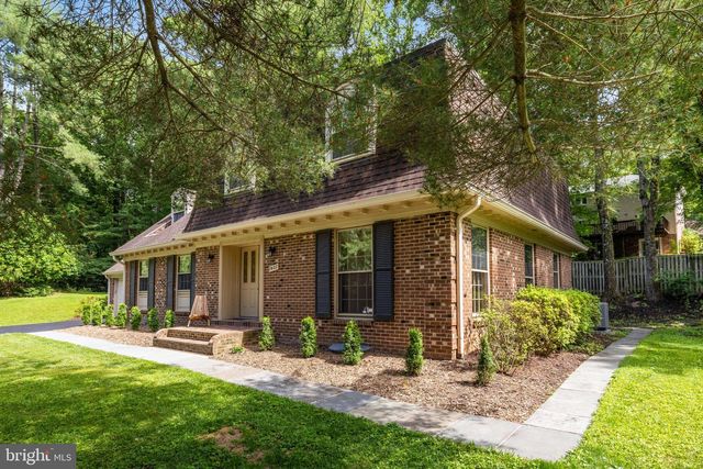 1427 LAUREL RD, Vienna, VA 22182