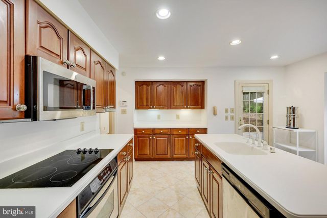 1427 LAUREL RD, Vienna, VA 22182