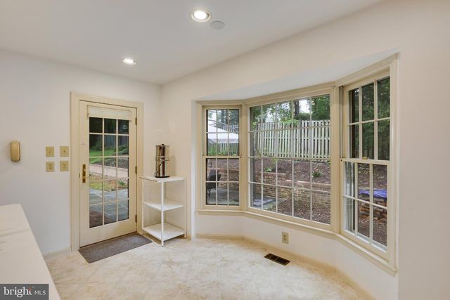 1427 LAUREL RD, Vienna, VA 22182