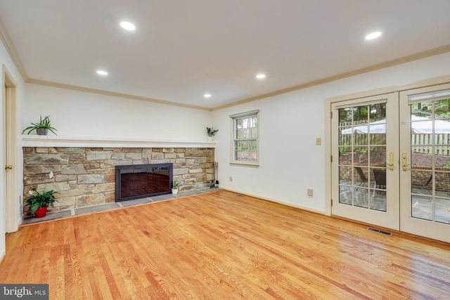 1427 LAUREL RD, Vienna, VA 22182