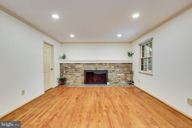 1427 LAUREL RD, Vienna, VA 22182