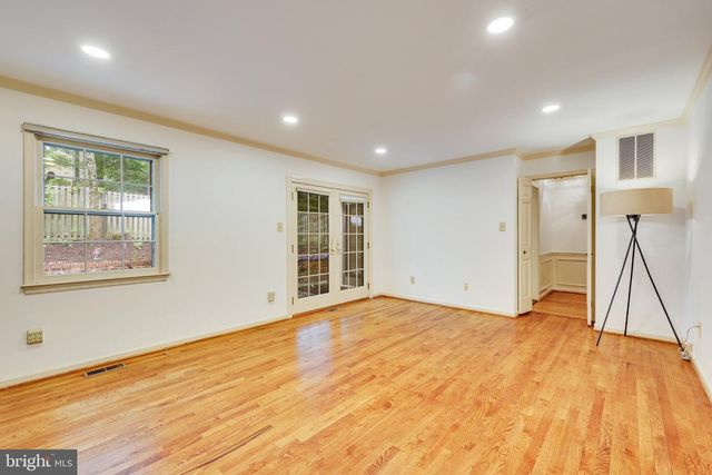 1427 LAUREL RD, Vienna, VA 22182