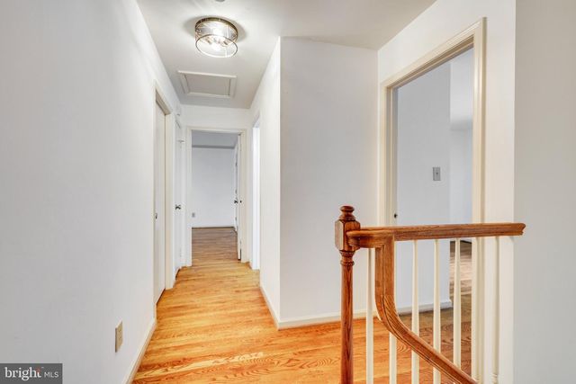 1427 LAUREL RD, Vienna, VA 22182