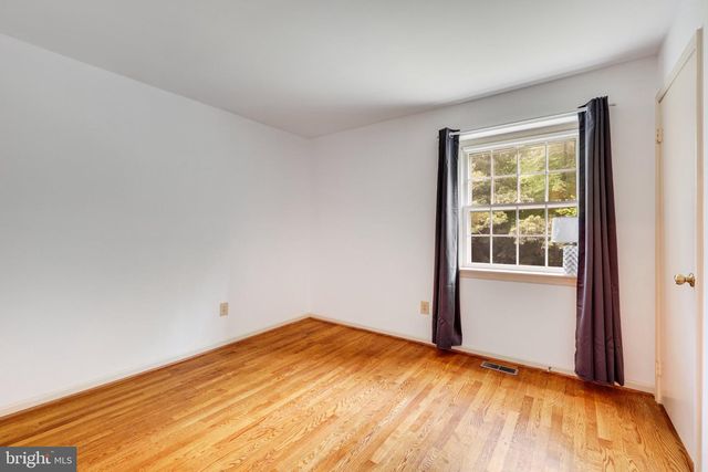 1427 LAUREL RD, Vienna, VA 22182