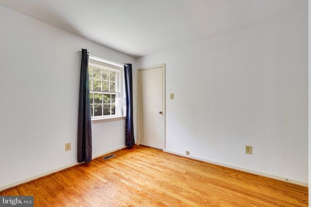 1427 LAUREL RD, Vienna, VA 22182