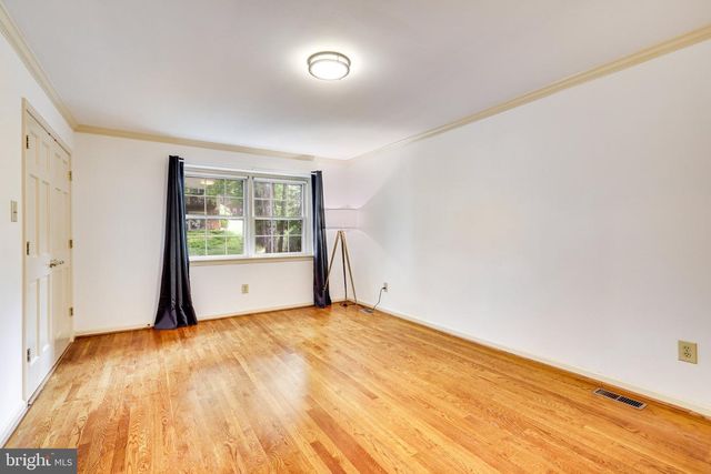 1427 LAUREL RD, Vienna, VA 22182
