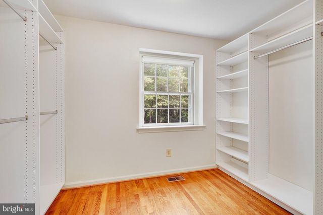 1427 LAUREL RD, Vienna, VA 22182