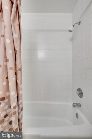 1427 LAUREL RD, Vienna, VA 22182