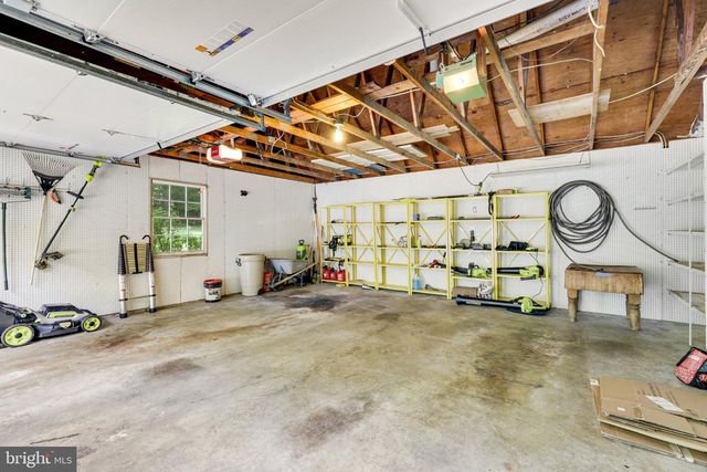 1427 LAUREL RD, Vienna, VA 22182