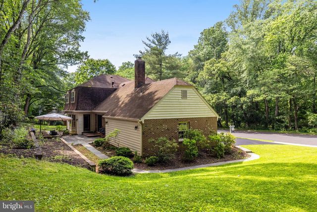 1427 LAUREL RD, Vienna, VA 22182