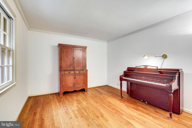 1427 LAUREL RD, Vienna, VA 22182