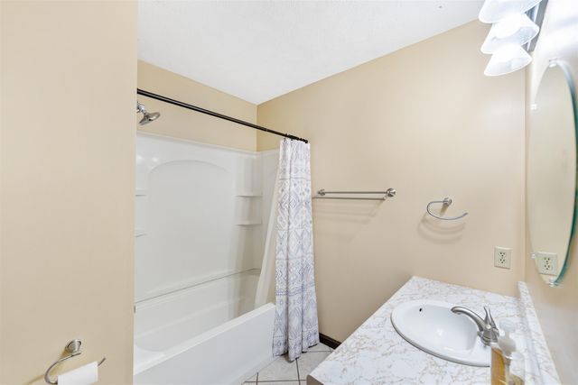 2211 S Ohio St, Salina, KS 67401