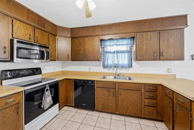 2211 S Ohio St, Salina, KS 67401