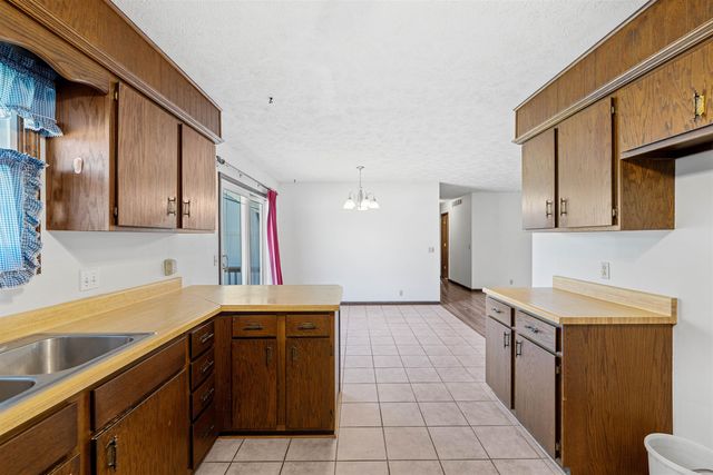 2211 S Ohio St, Salina, KS 67401