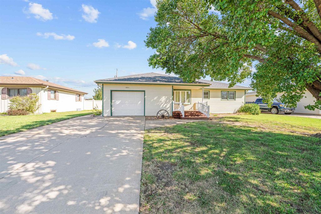 2211 S Ohio St, Salina, KS 67401