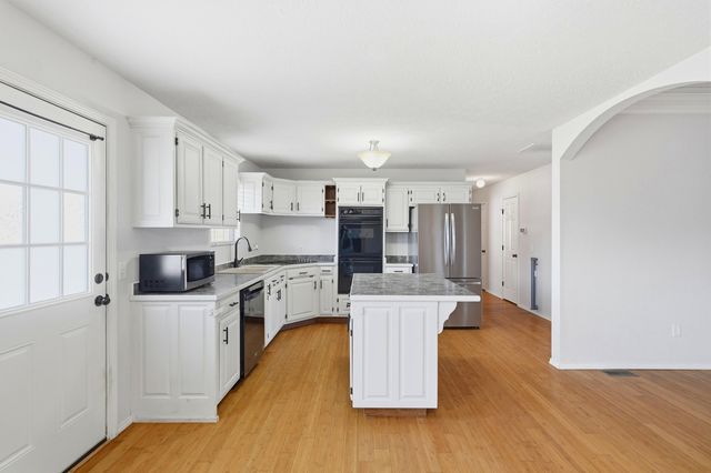 1069 S Red Cedar Avenue, Springfield, MO 65802