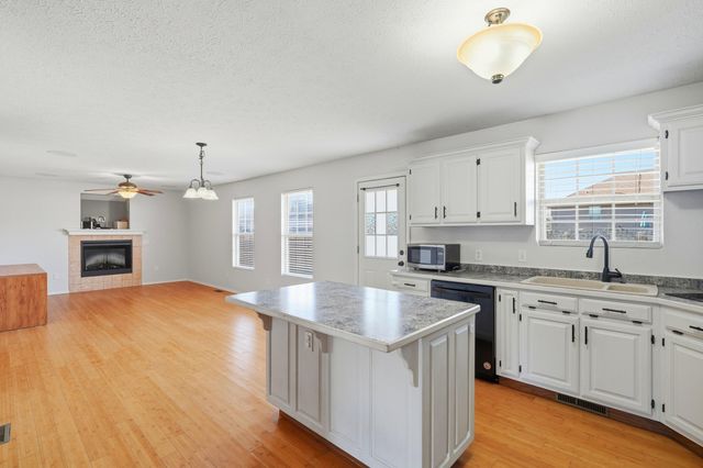 1069 S Red Cedar Avenue, Springfield, MO 65802