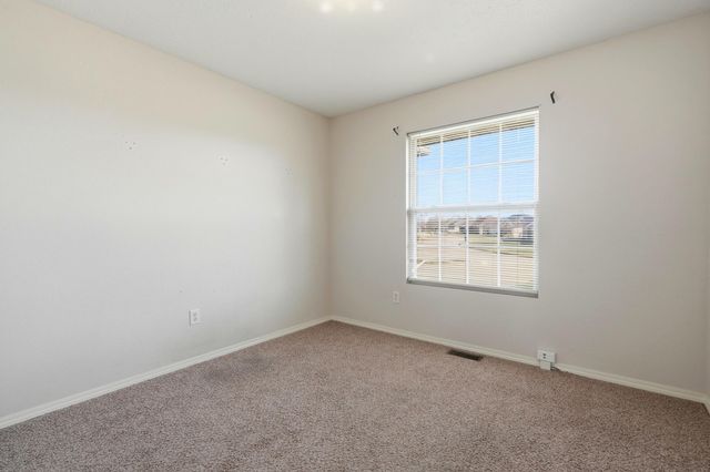 1069 S Red Cedar Avenue, Springfield, MO 65802