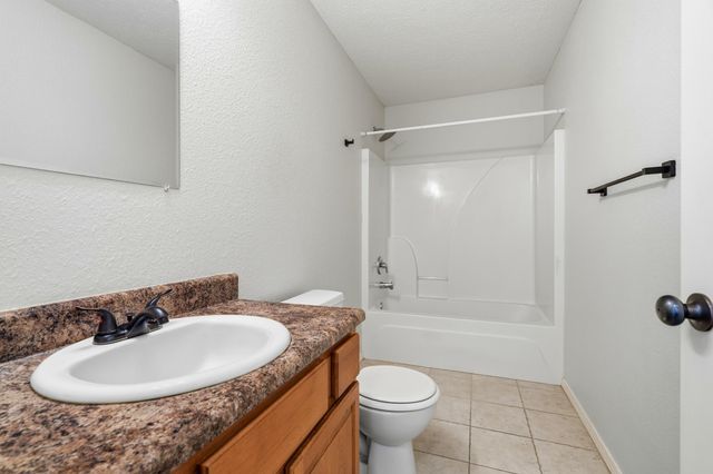 1069 S Red Cedar Avenue, Springfield, MO 65802