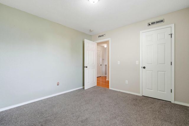 1069 S Red Cedar Avenue, Springfield, MO 65802