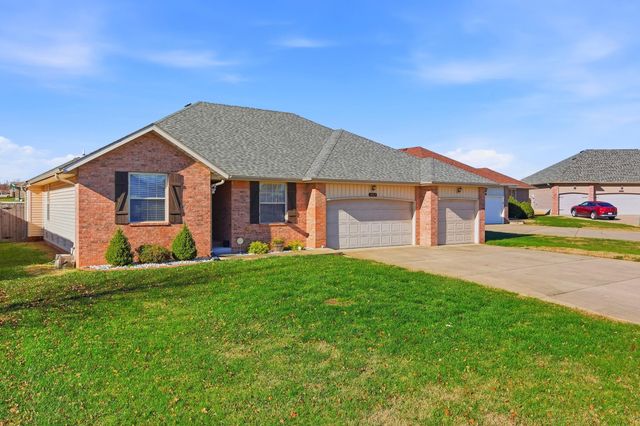 1069 S Red Cedar Avenue, Springfield, MO 65802