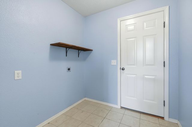 1069 S Red Cedar Avenue, Springfield, MO 65802